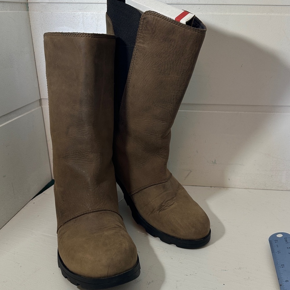 Sorel pull on suede boots chocolate brown